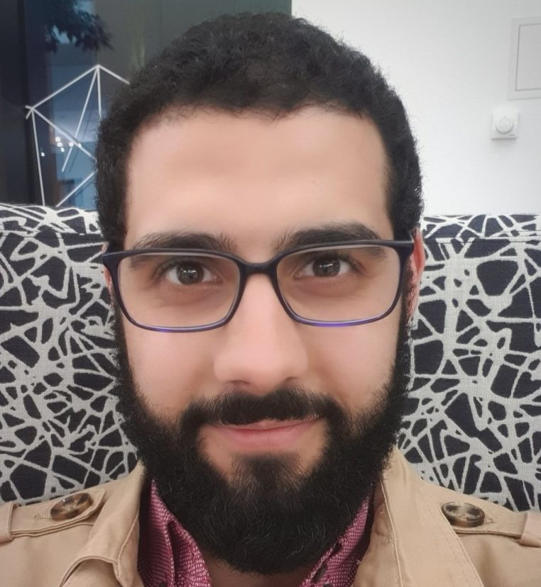 Photo of Mohamed Ismail smiling to camera, medical student University of Leed