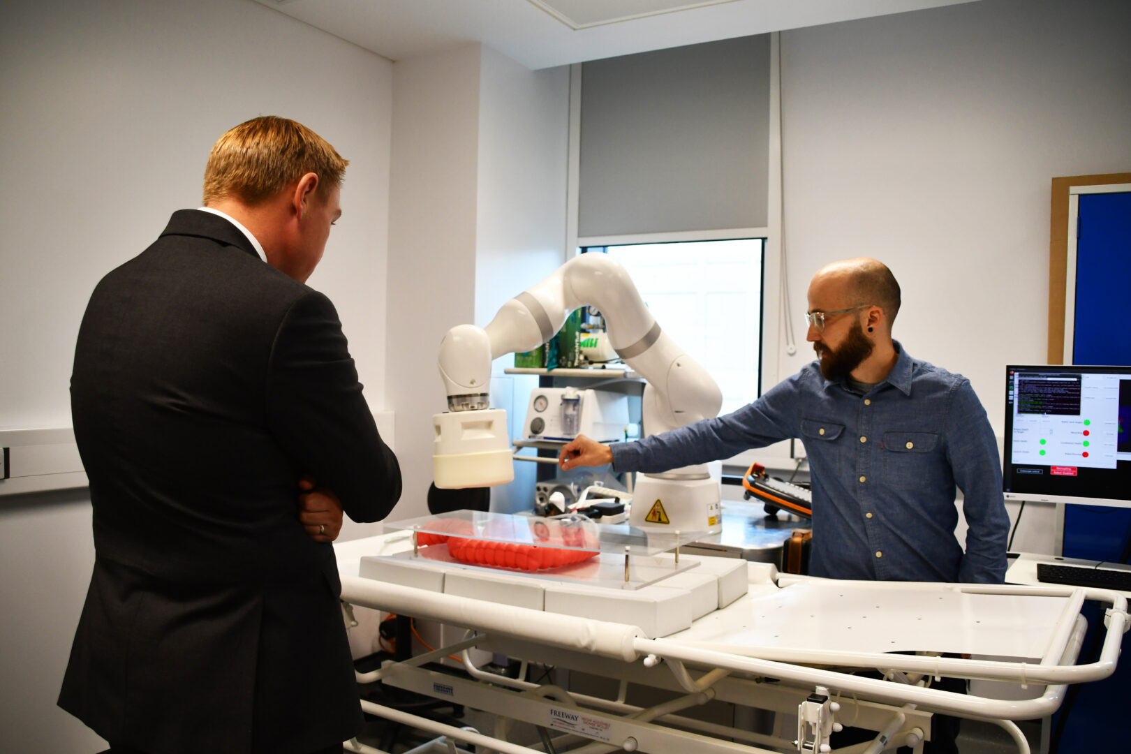 Minister Quince with company Atlas Endoscopy.